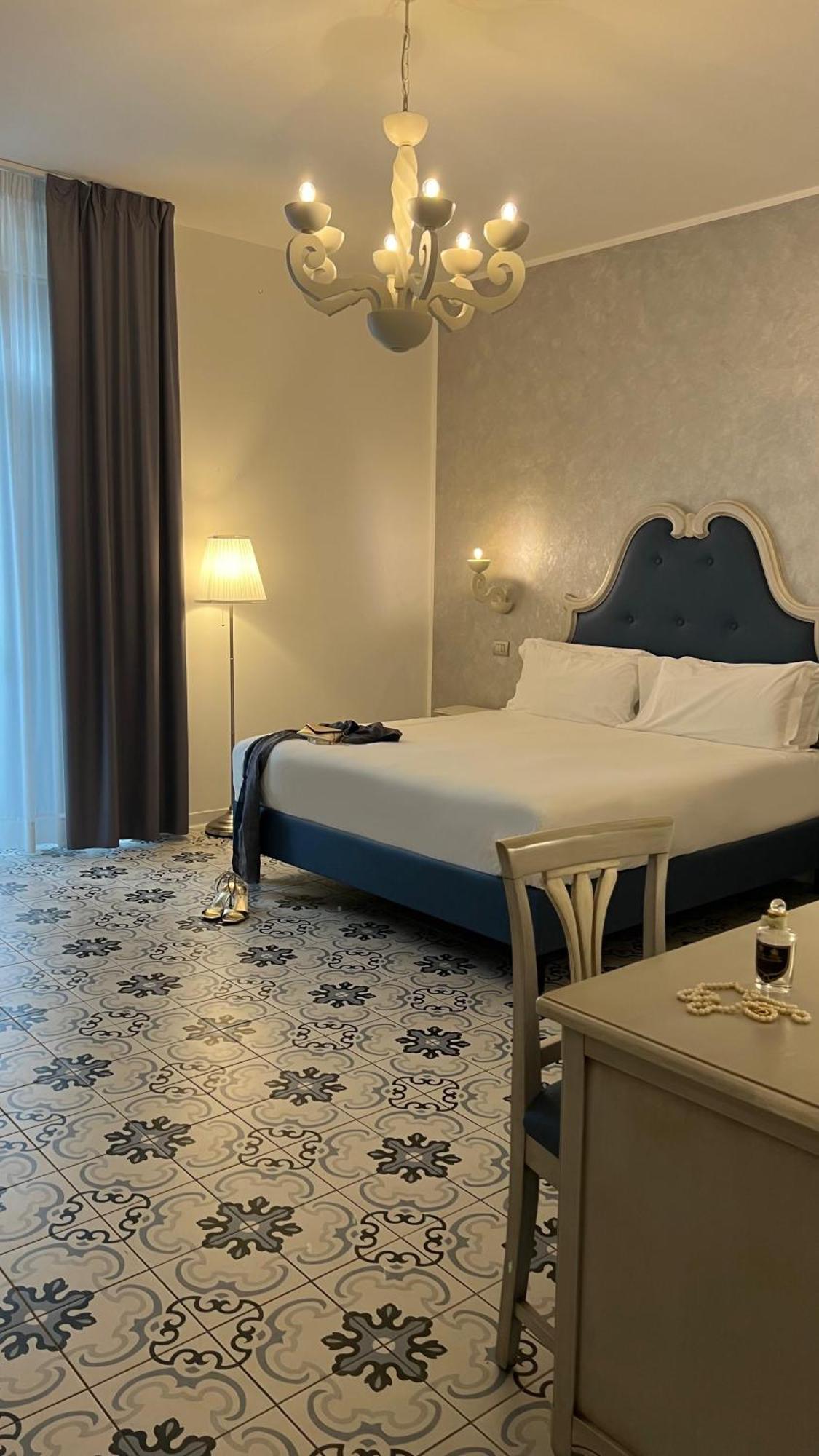 Plaza Boutique Hotel - Tropea Exterior photo